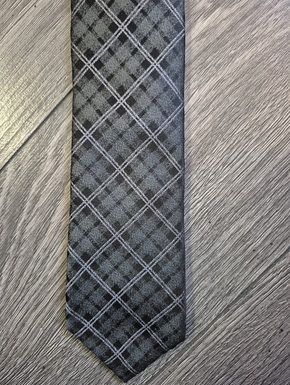 Calvin Klein Men's Silk Tie Gray Black Plaid Checkered Geometric Dress Necktie